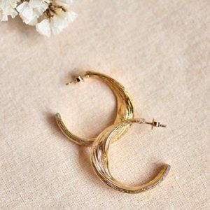 NWOT Joia Gold Twist Hoops